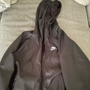 Men’s Nike windbreaker size XS Practically Brand new worn once.